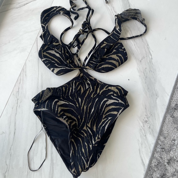 Devon Windsor Olivia One Piece Zebra - Picture 4 of 7